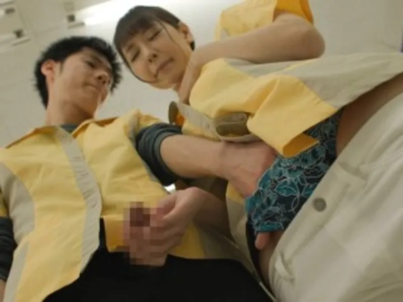 điên cuồng nắc đồng nghiệp nữ nứng lồn trong siêu thị mini