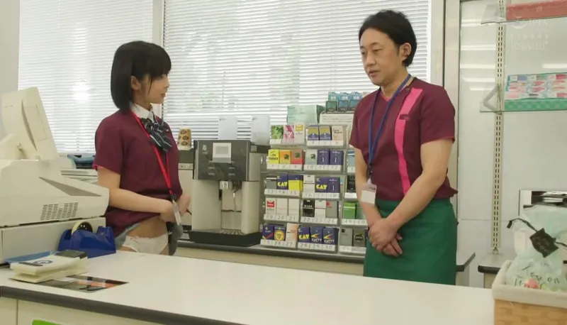 Lỗ lồn dễ thương đi làm thêm gạ trả bài anh quản lý