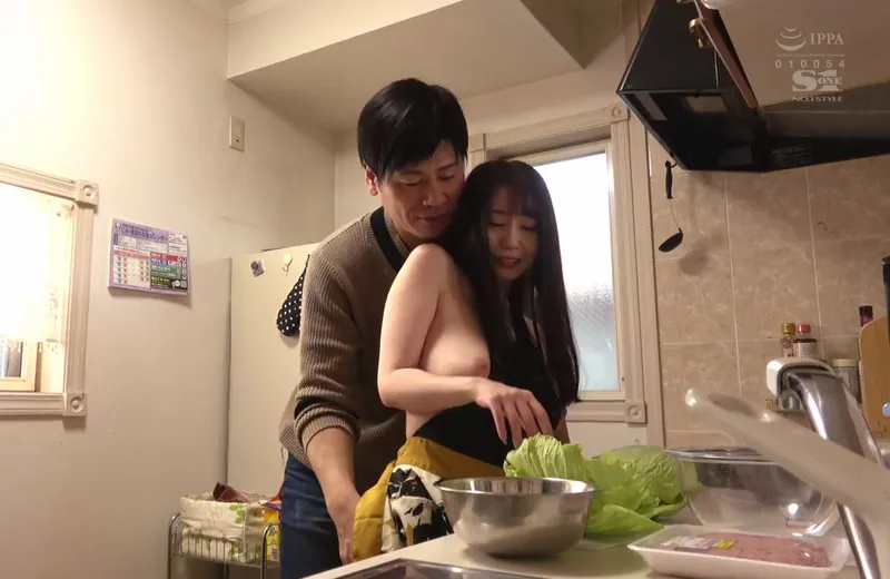 Nghi ngờ người vợ "đi ngoài", chồng yêu lén lắp camera và chứng kiến tất cả