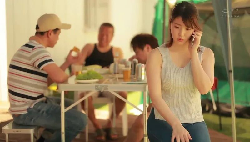 ông chồng khờ để bà xã tham gia sự kiện cắm trại với mấy gã nhà kề bên và cái kết